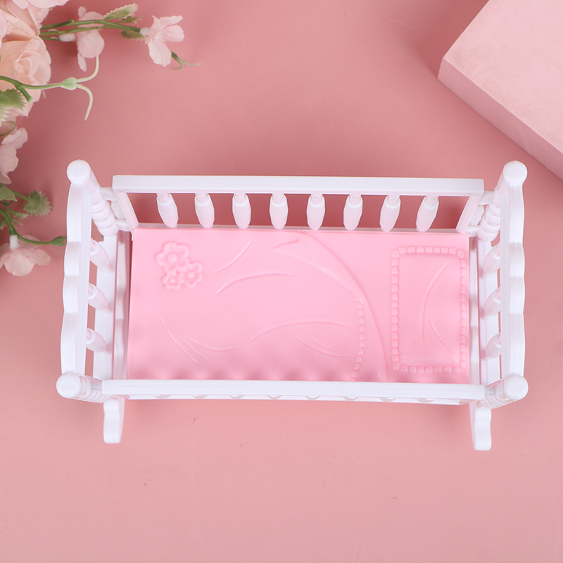 Baby Nursery Bed - ミニベビーシェイカーガラガラおもちゃピンクホワイトドールハウスベビーベッドモデル保育園シーン装飾人形マッチングアクセサリー