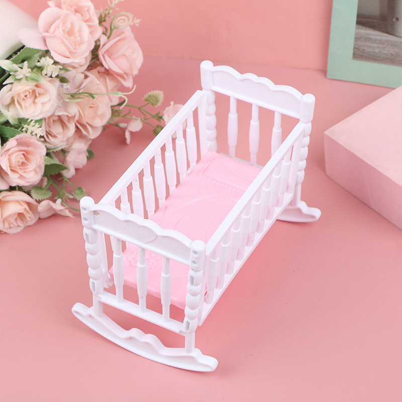 ミニベビーシェイカーガラガラおもちゃピンクホワイトドールハウ - Baby Nursery Bed のレビューと価格