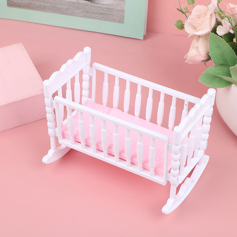 ミニベビーシェイカーガラガラおもちゃピンクホワイトドールハウ - Baby Nursery Bed のレビューと価格