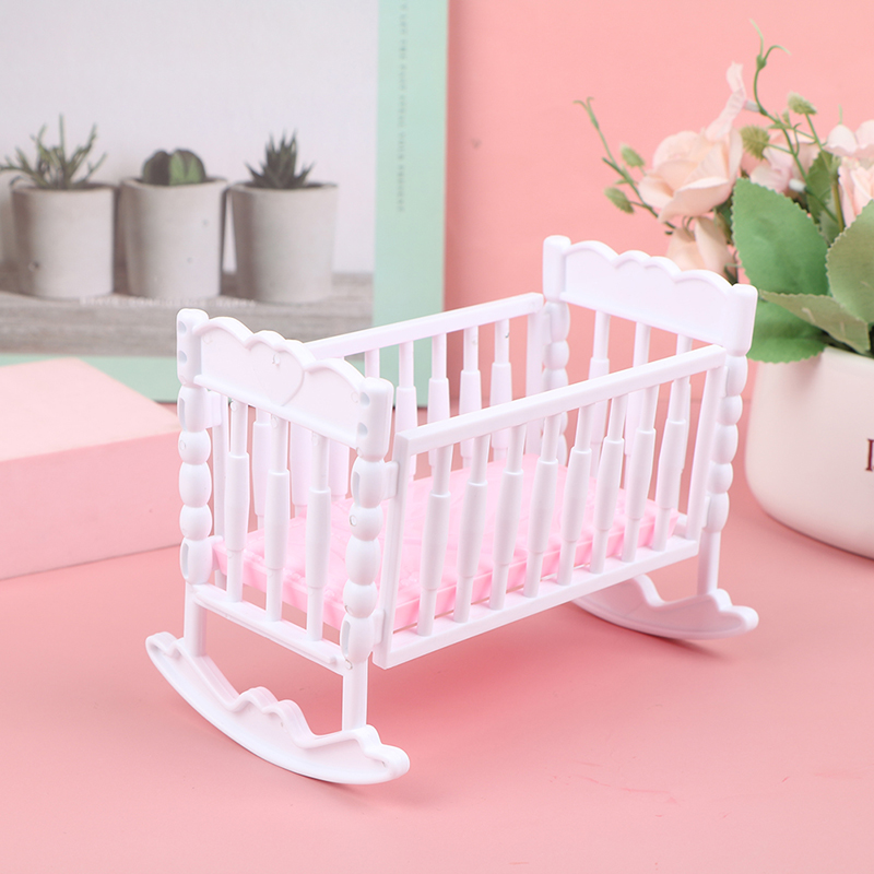 ミニベビーシェイカーガラガラおもちゃピンクホワイトドールハウ - Baby Nursery Bed のレビューと価格